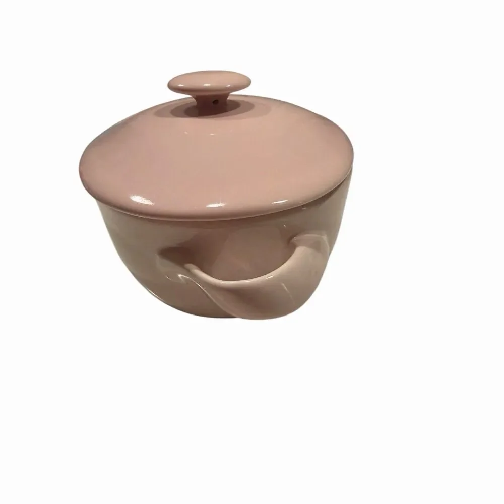 Karen Neuburger KN Small Covered Casserole‎ Soft Pink Glossy